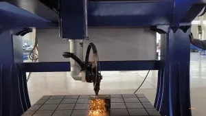 LCR03 1.5 mm Galvanizli Sac Kesimi için 3B Robotik Lazer Kesme Kafası